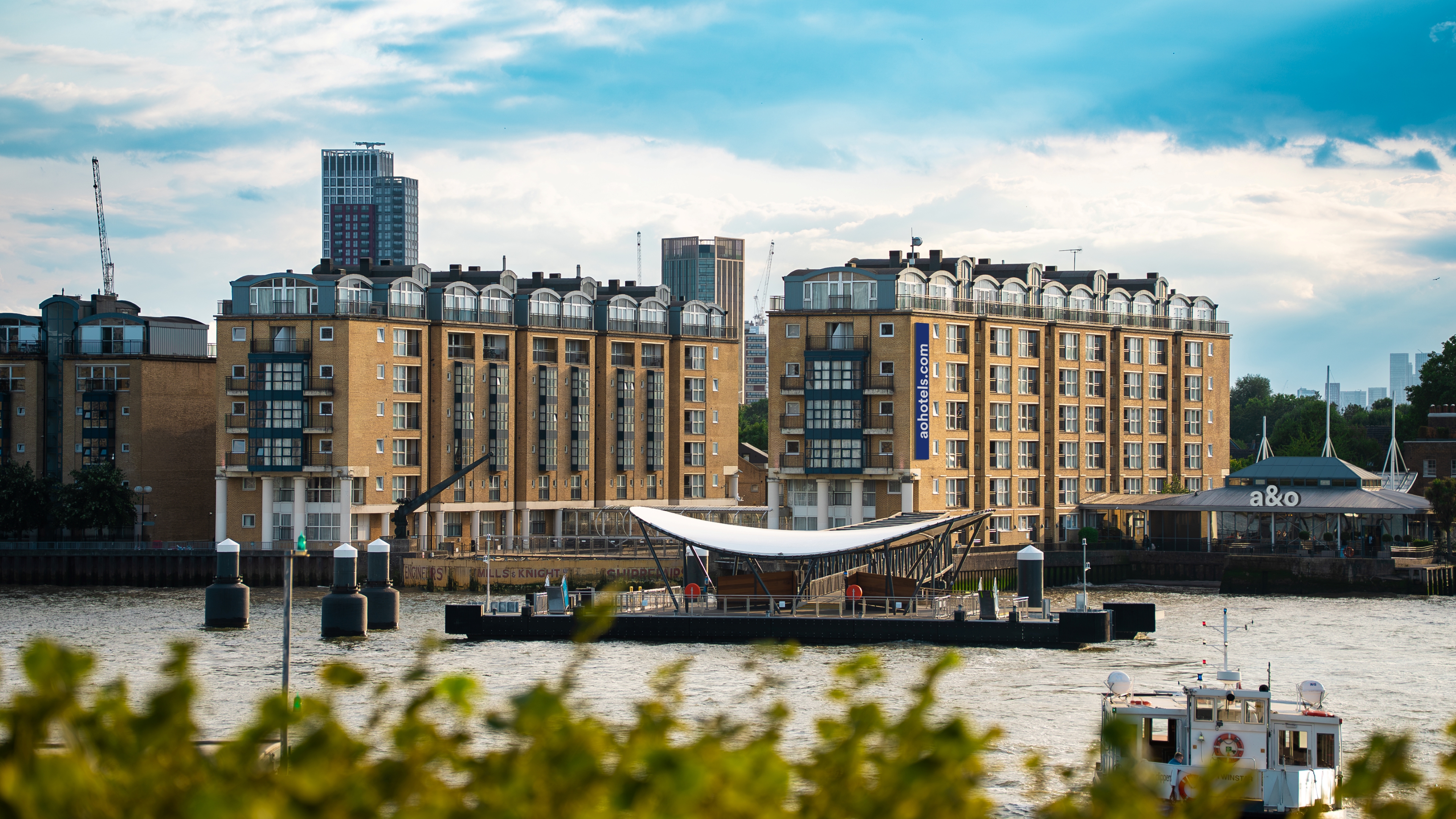 Aohotels London Docklands Facade 02 5MB
